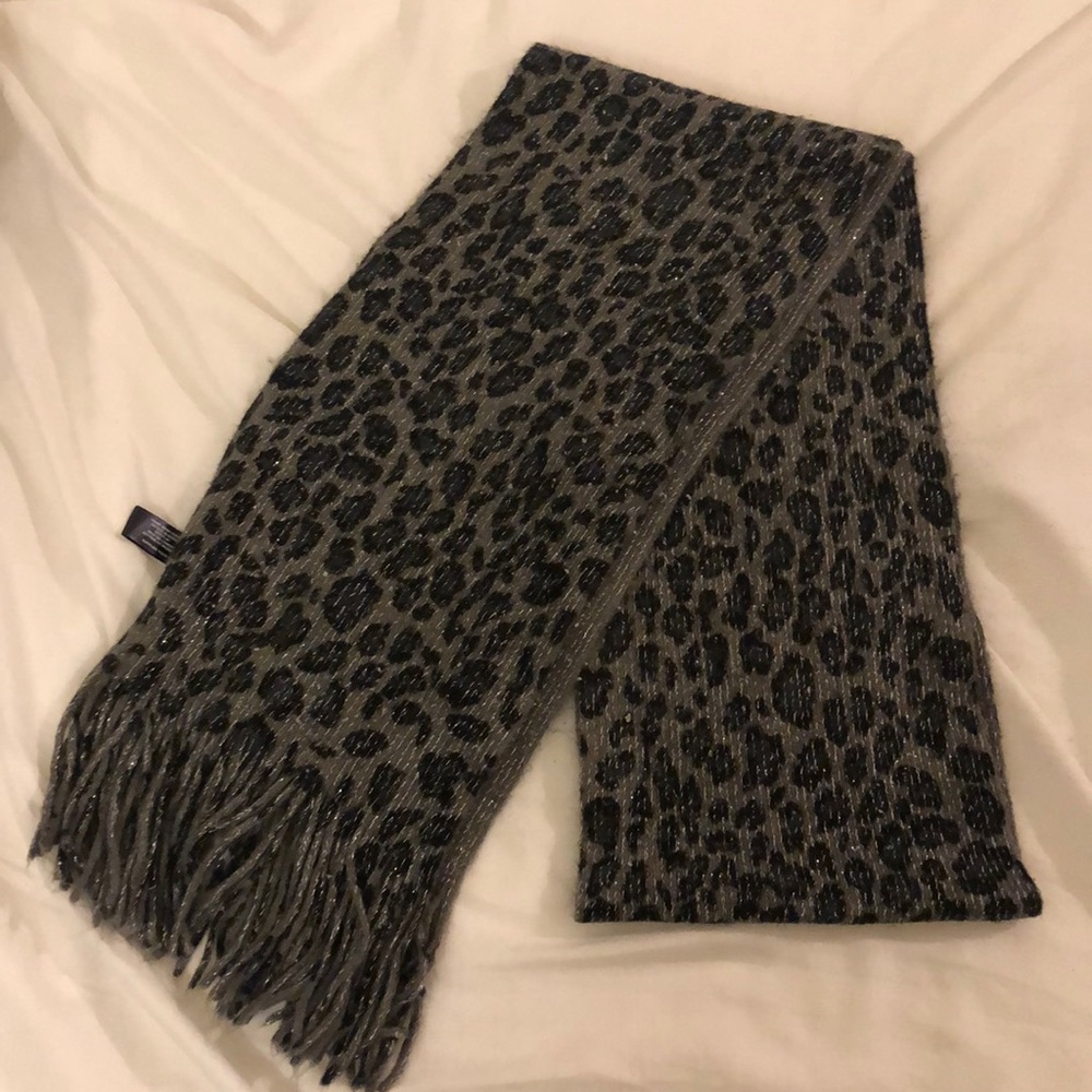 Leopard print scarf!